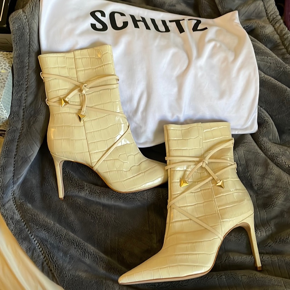 NWOT croc embossed bootie. SCHUTZ